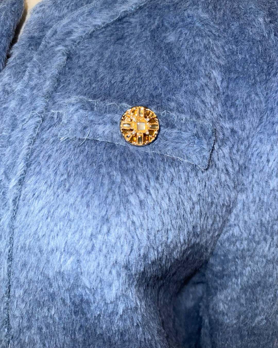 藍羊駝毛短外套金扣點綴顯奢華