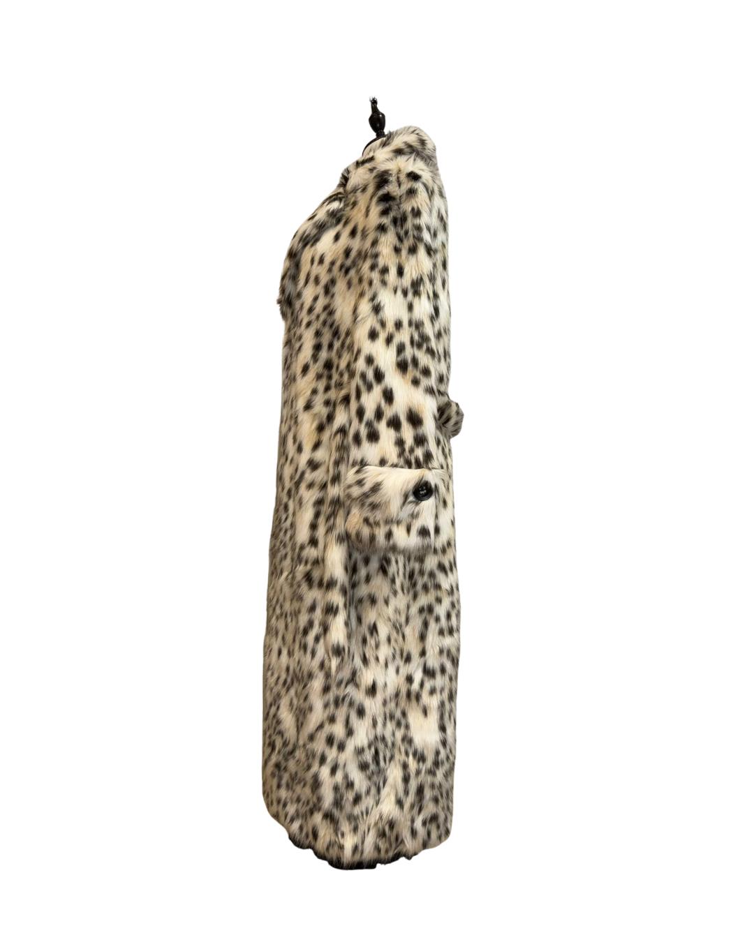 【秋冬亮點單品】雪豹紋人造皮草大衣 奢華保暖兼具時尚感